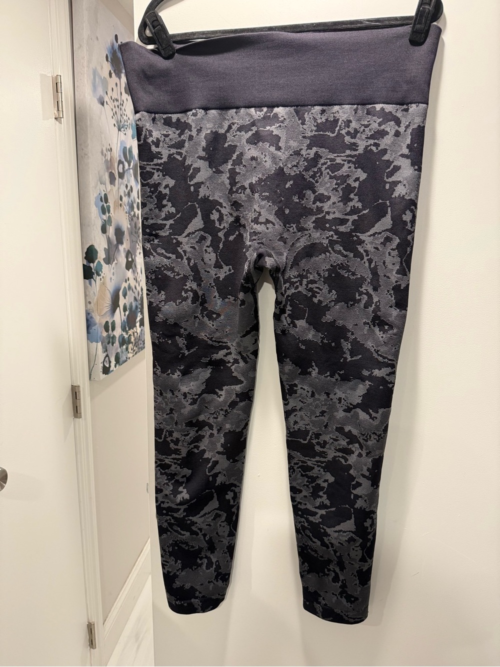 AnyBody Black & Gray Camouflage High-Rise Leggings - Picture 3 of 5